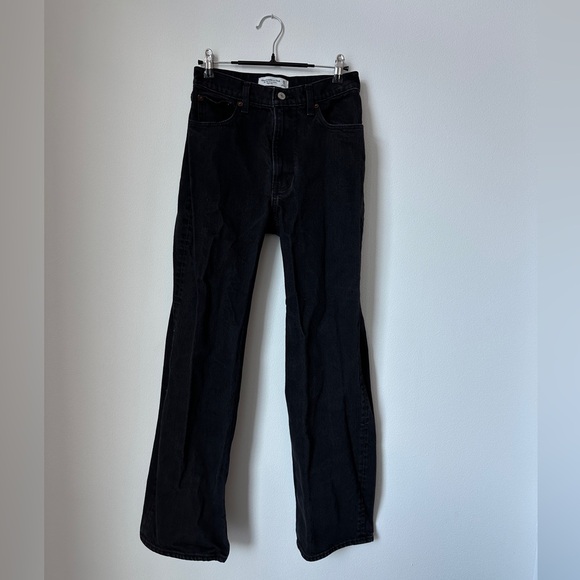 Abercrombie & Fitch Denim - Abercrombie & Fitch The 90s Relaxed Jean High Rise in Black